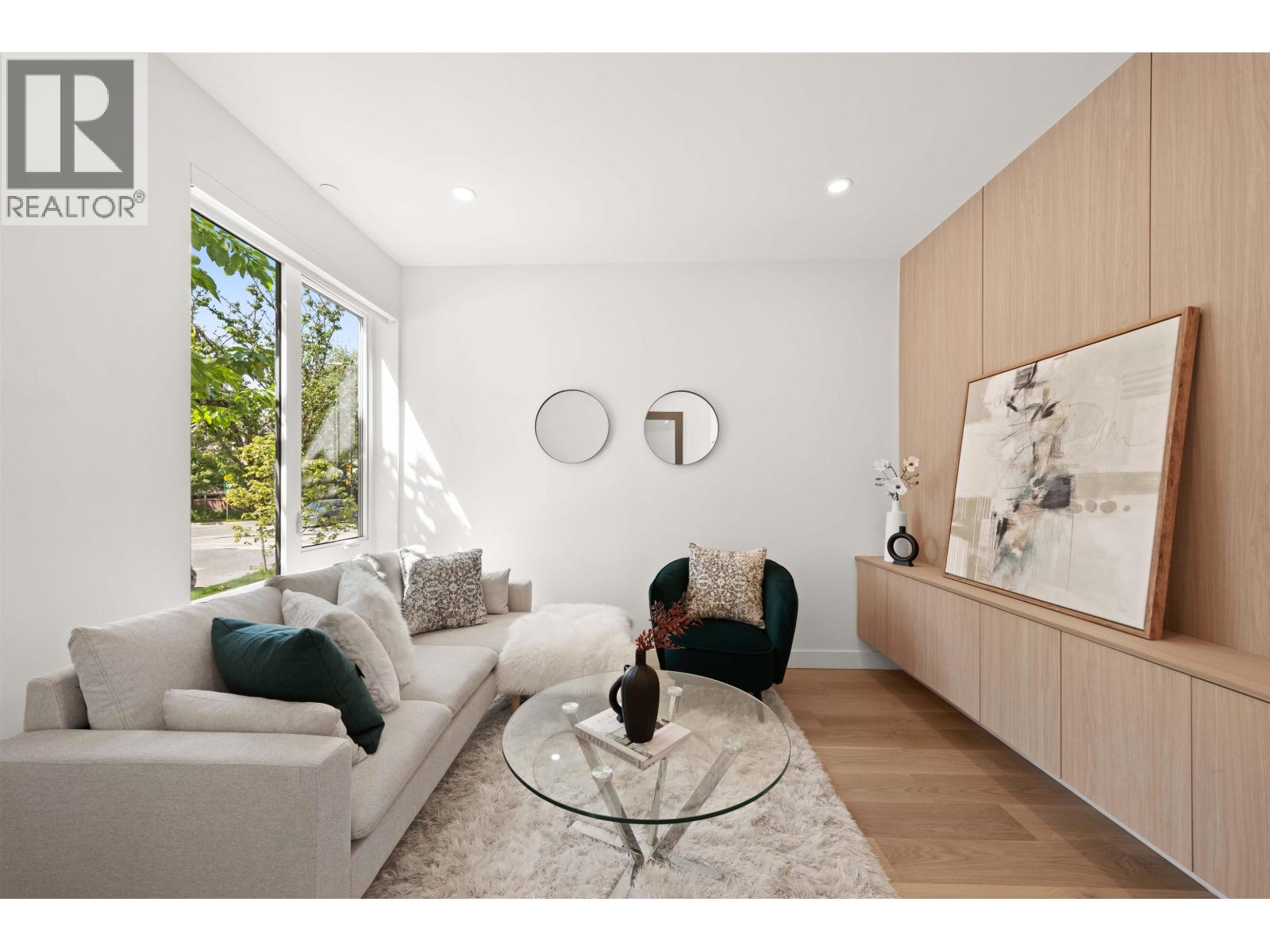 2412 Victoria Dr, Vancouver, BC V5N 1T8