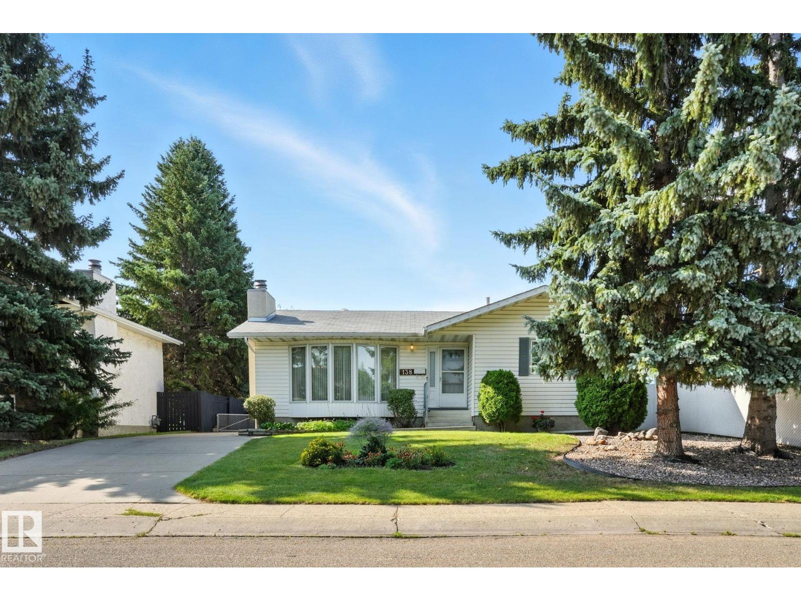 138 Harrison Dr NW, Edmonton, AB T5A 2R4