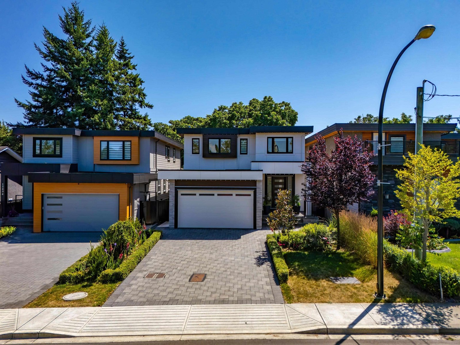 15890 Roper Ave, White Rock, BC V4B 2H4