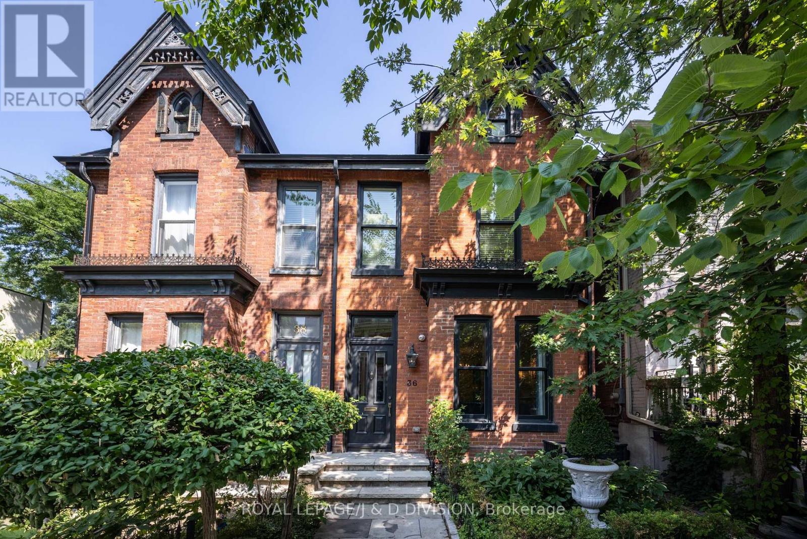 36 Boswell Ave, Toronto, ON M5R 1M4