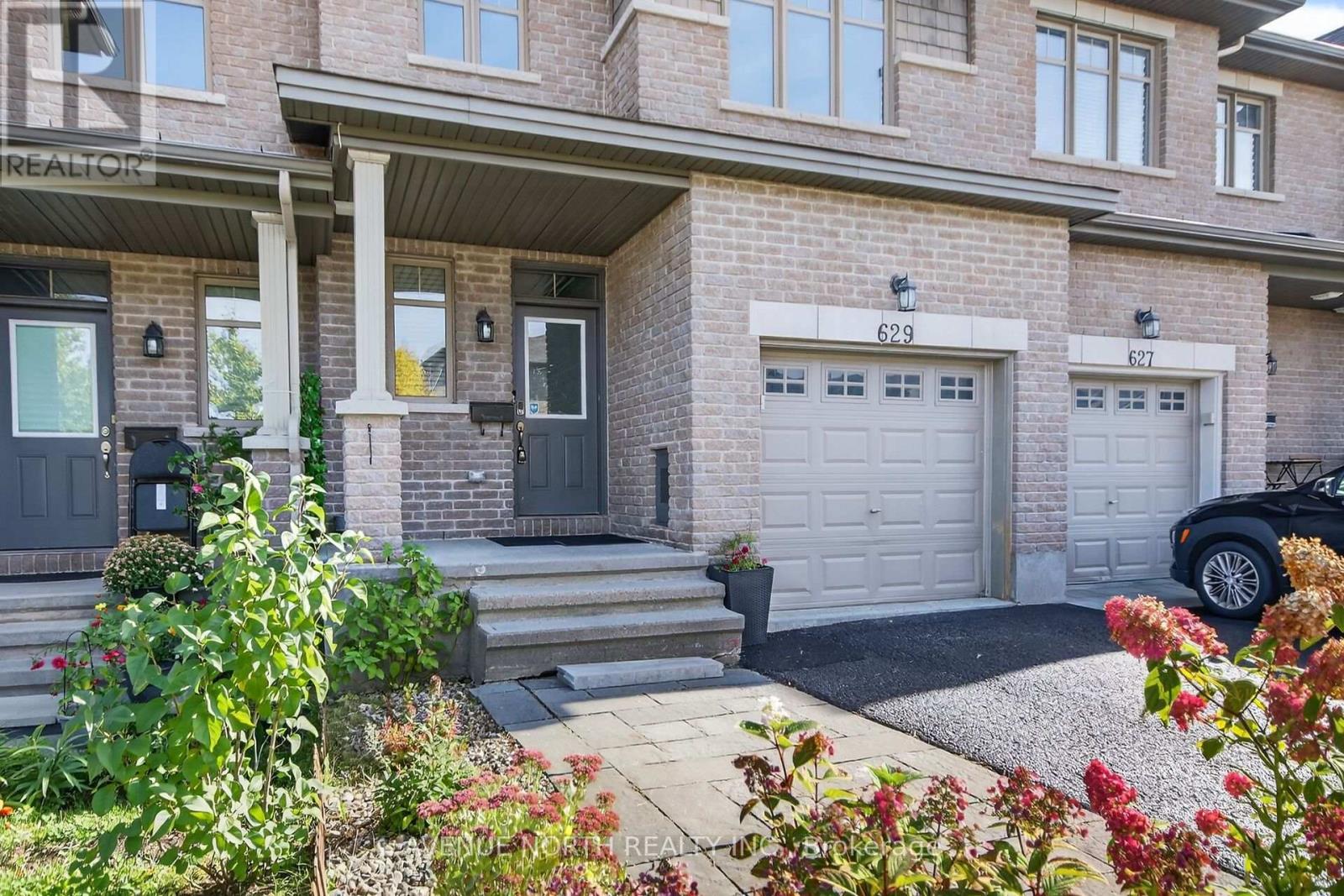 629 Sunburst St, Ottawa, ON K1T 3W6