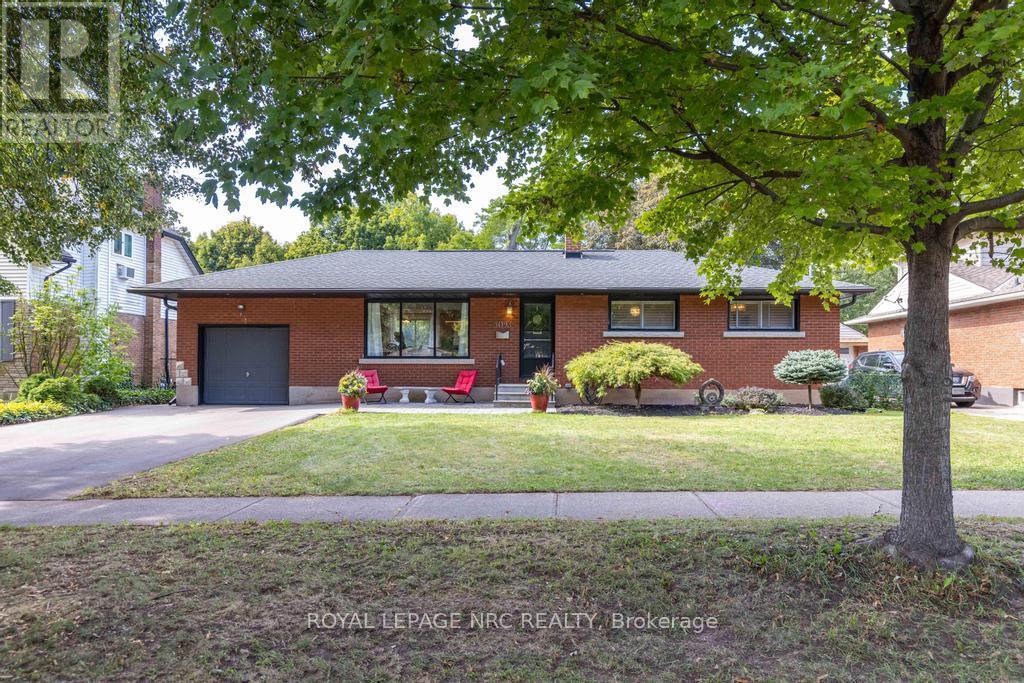3093 St Andrew Ave, Niagara Falls, ON L2J 2R7