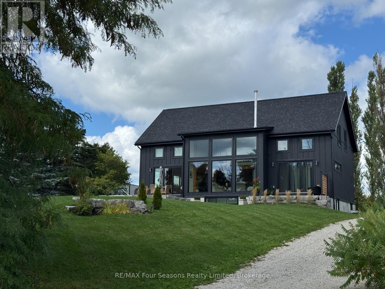 113 Slabtown Rd W, The Blue Mountains, ON N0H 1J0