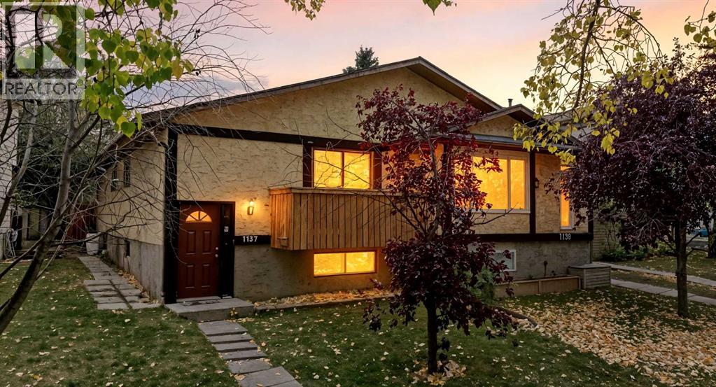 1137 Berkley Dr NW, Calgary, AB T3K 1S6