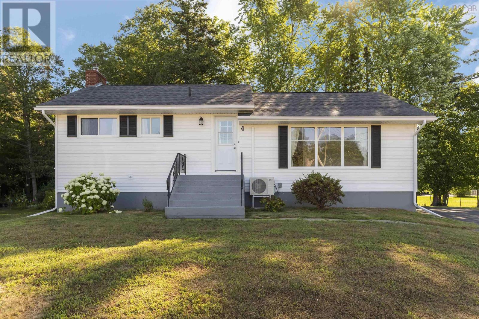 4 Mckenzie Dr, Middleton, NS B0S 1P0