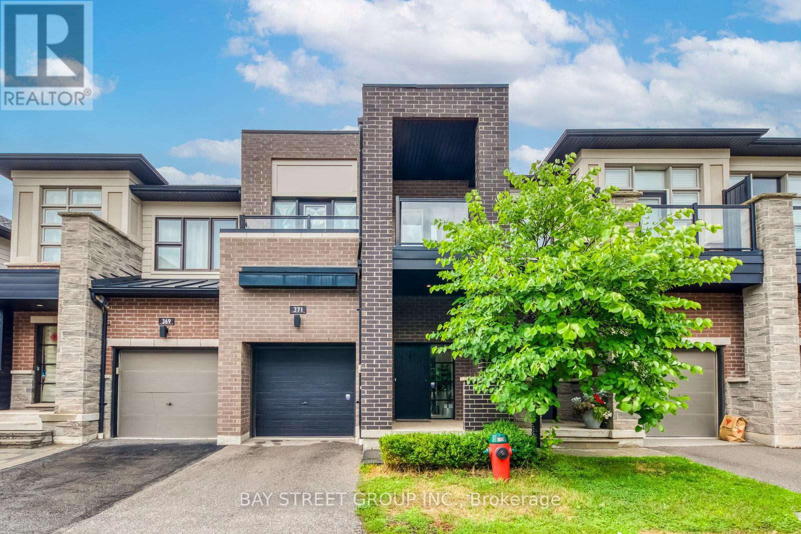 371 Athabasca Common, Oakville, ON L6H 0R5