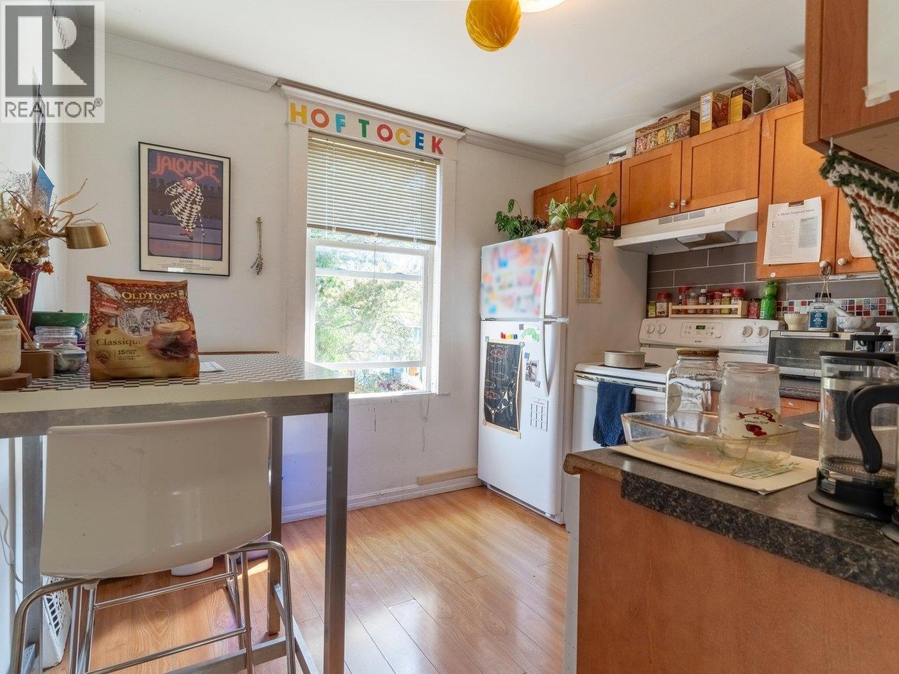 3347 W 8th Ave, Vancouver, BC V6R 1Y3
