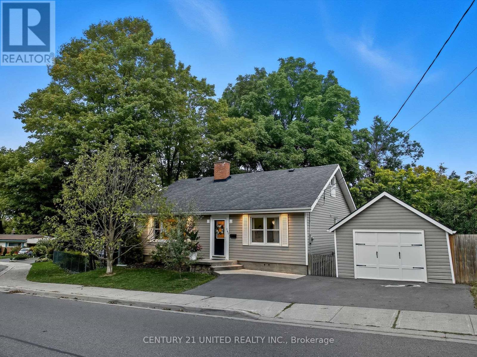 141 Ocarroll Ave Ward 5 Ave, Peterborough, ON K9H 4V2