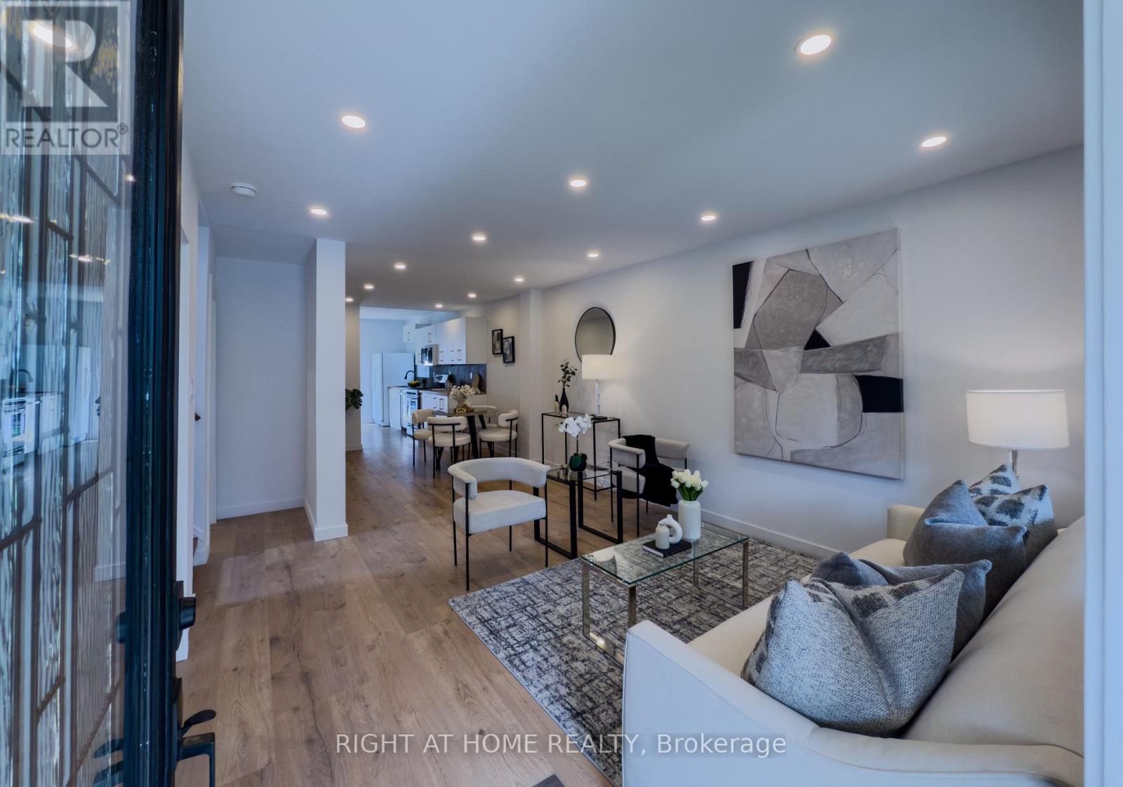 32 Brenton St, Toronto, ON M4B 1C9