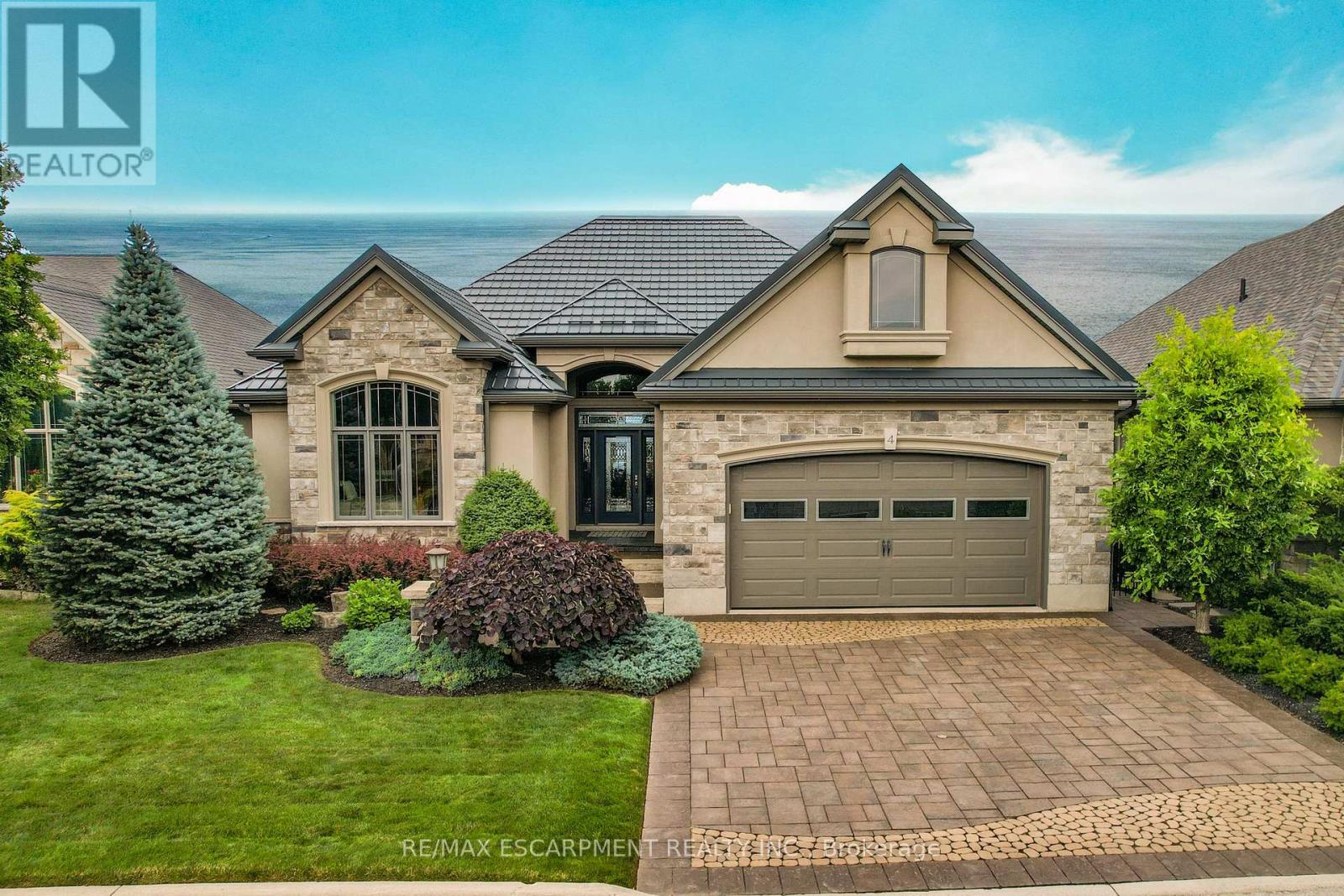4 61 Lake St, Grimsby, ON L3M 2G6