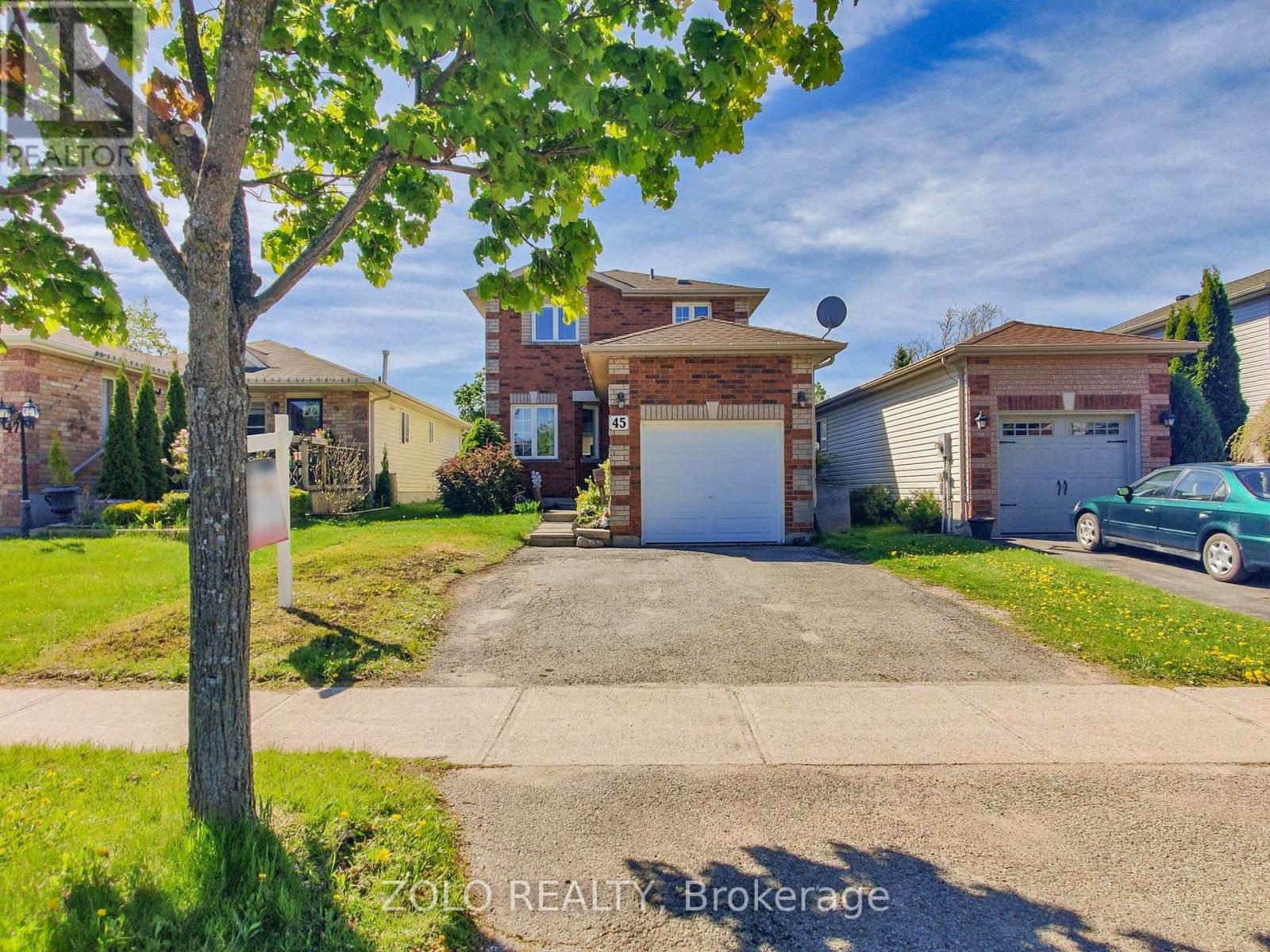 45 Athabaska Rd, Barrie, ON L4N 8E8