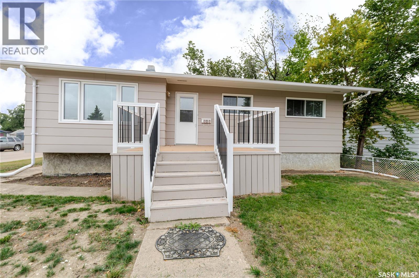 777 Hochelaga St E, Moose Jaw, SK S6H 0P9
