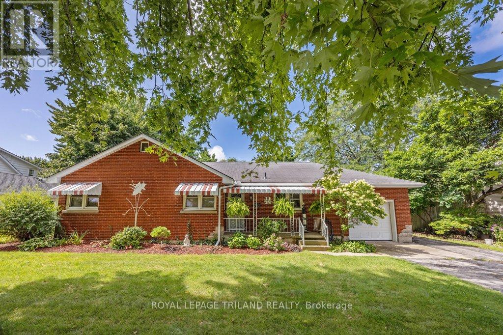 236 Sunset Dr, St. Thomas, ON N5R 3C3
