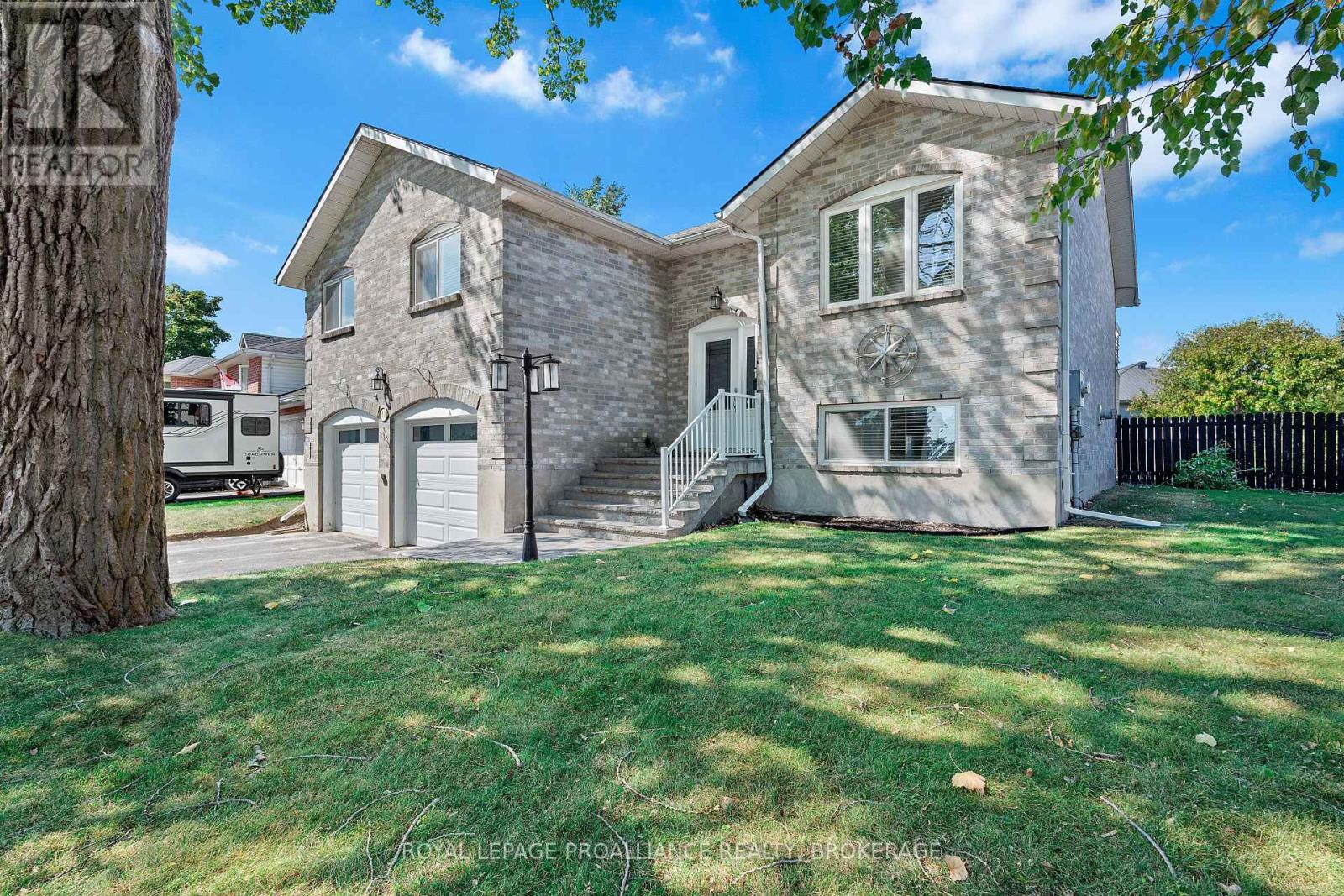50 Davey Cres, Loyalist Amherstview, ON K7N 1X7