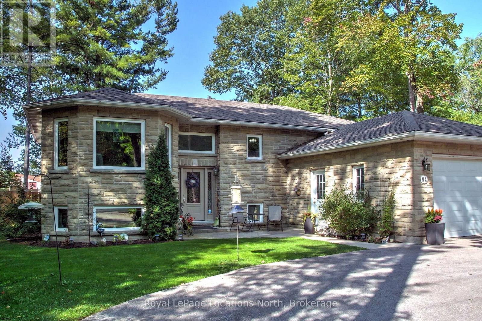 94 Oxbow Park Dr, Wasaga Beach, ON L9Z 2V8