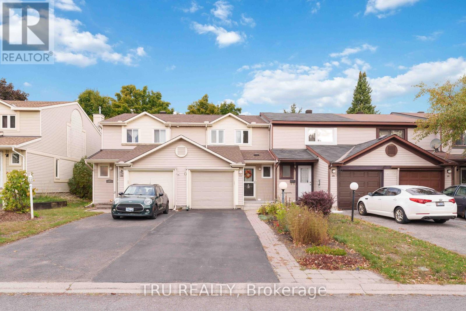 30 Shearer Cres, Ottawa, ON K2L 3M7