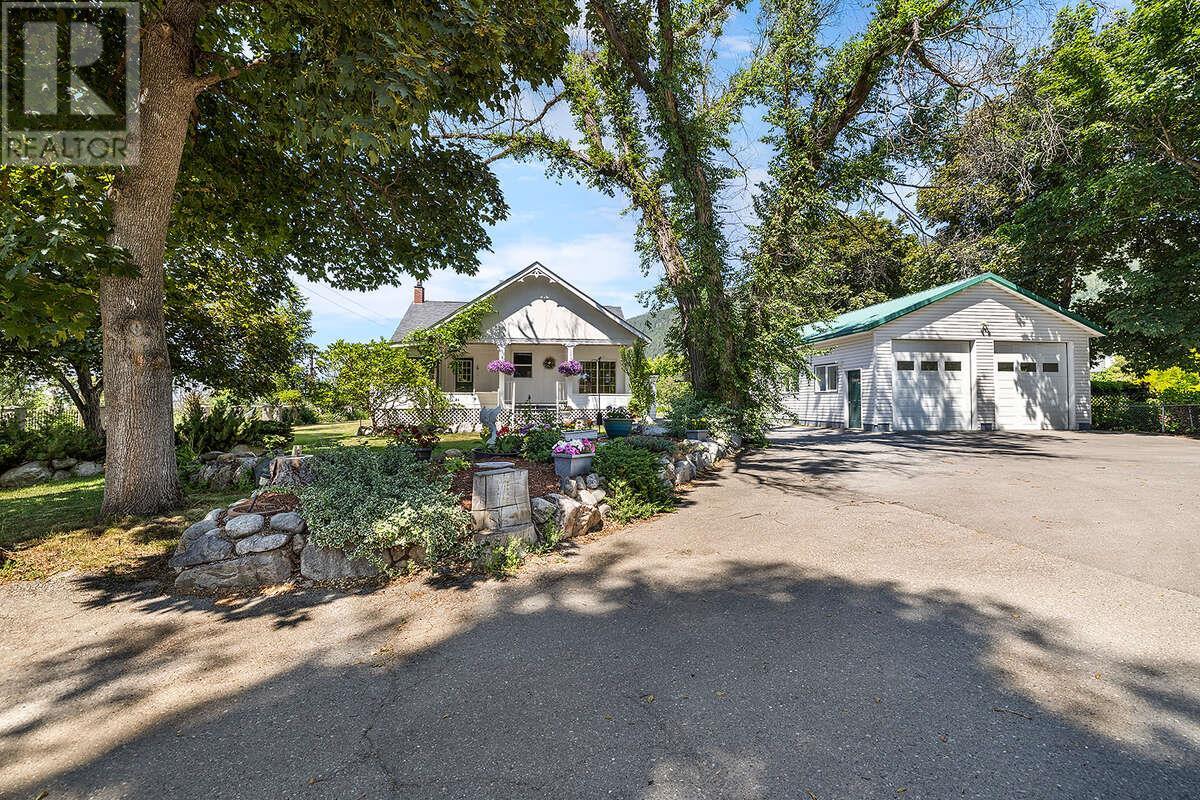 434 11 Avenue North, Creston, BC V0B 1G0