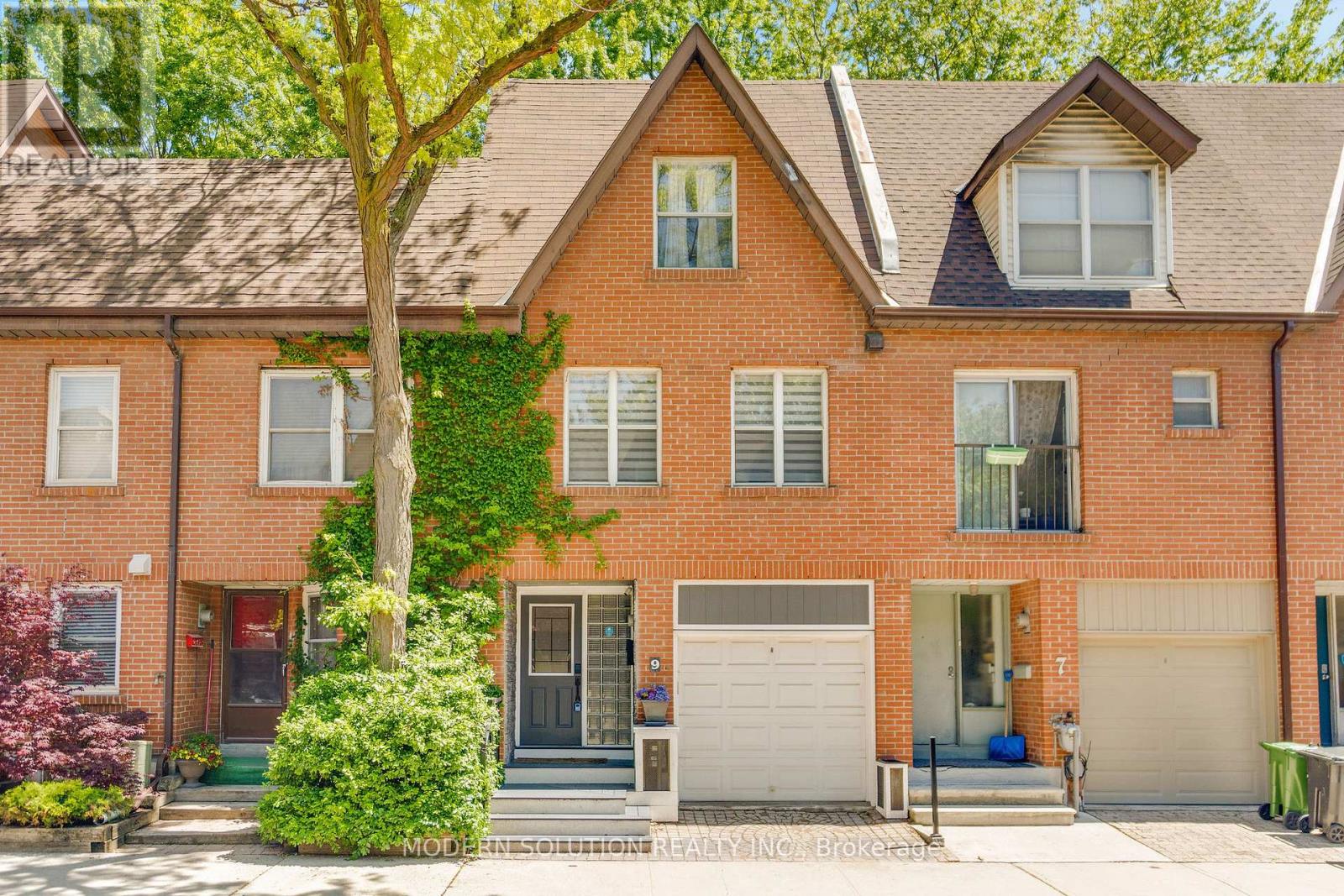 9 Douville Ct, Toronto, ON M5A 4E7