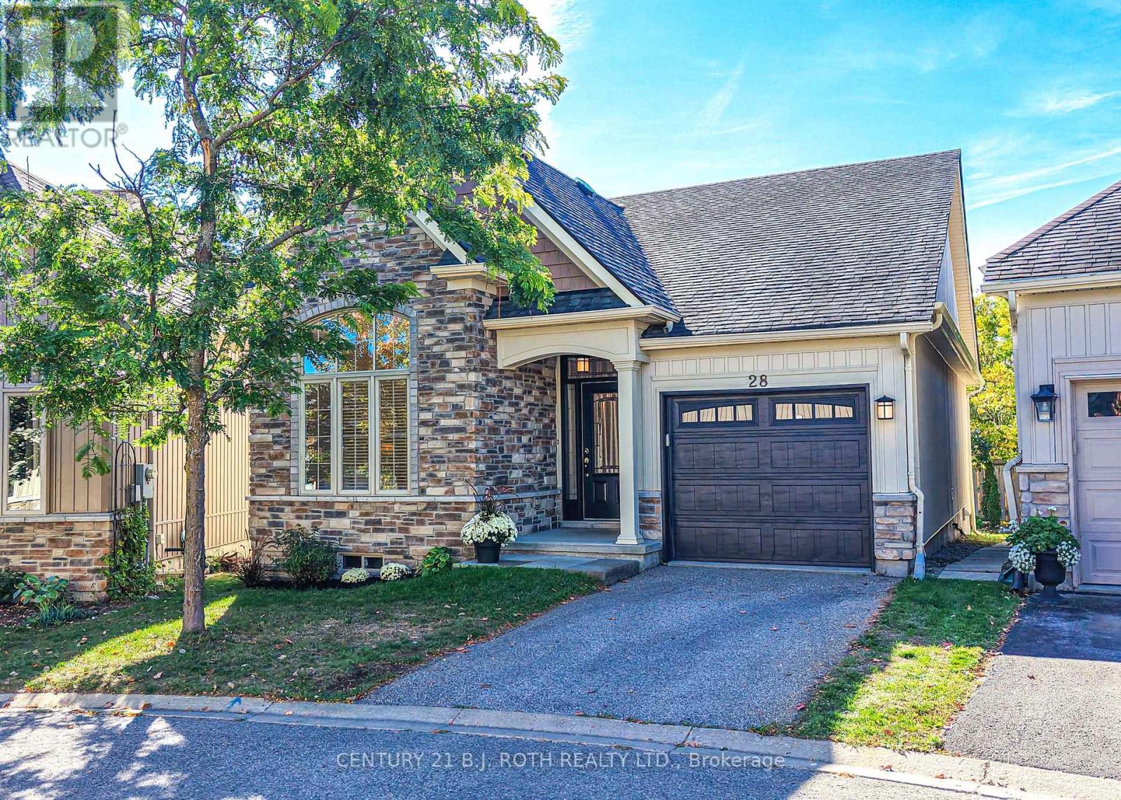 28 Canterbury Cir, Orillia, ON L3V 0C9