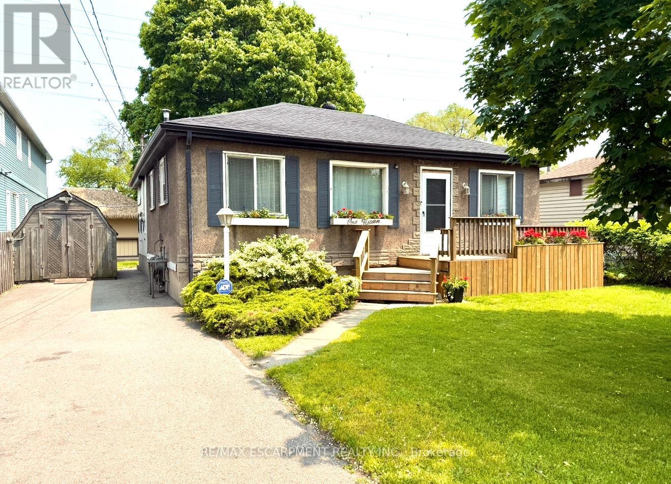 115 Beach Blvd, Hamilton, ON L8H 6V8