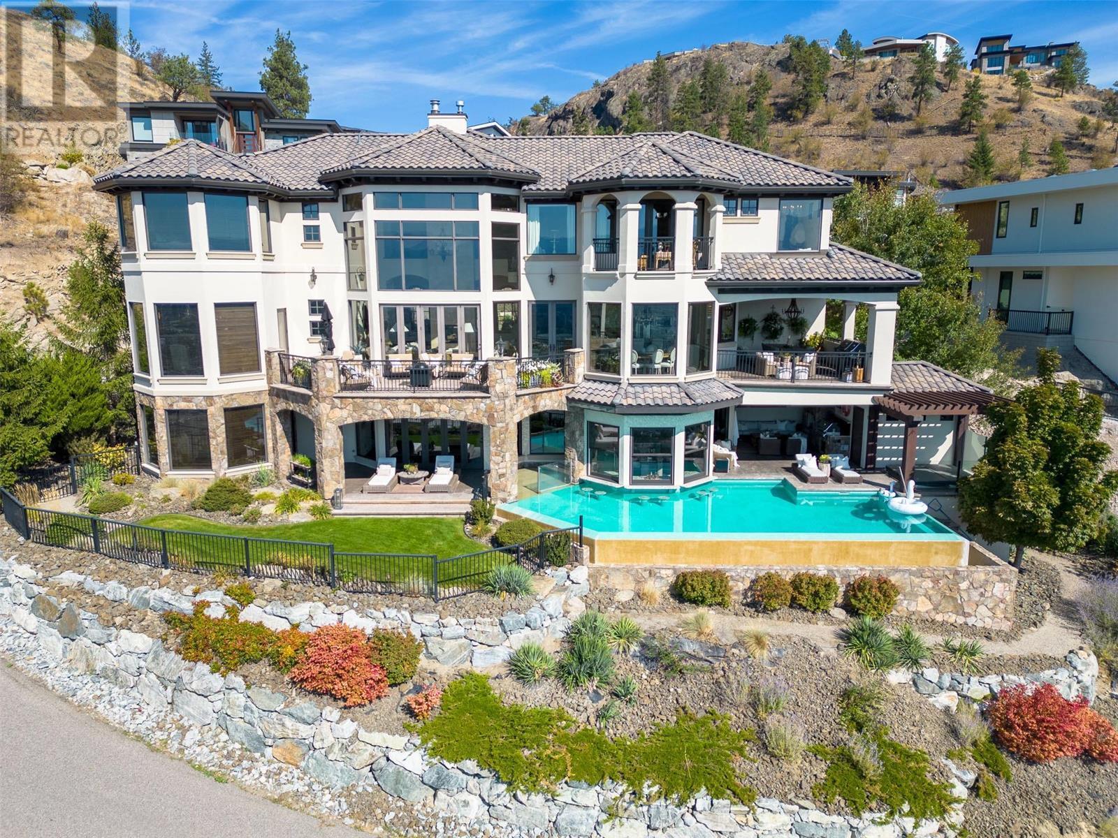 1113 Parkbluff Ln, Kelowna, BC V1V 2Y3