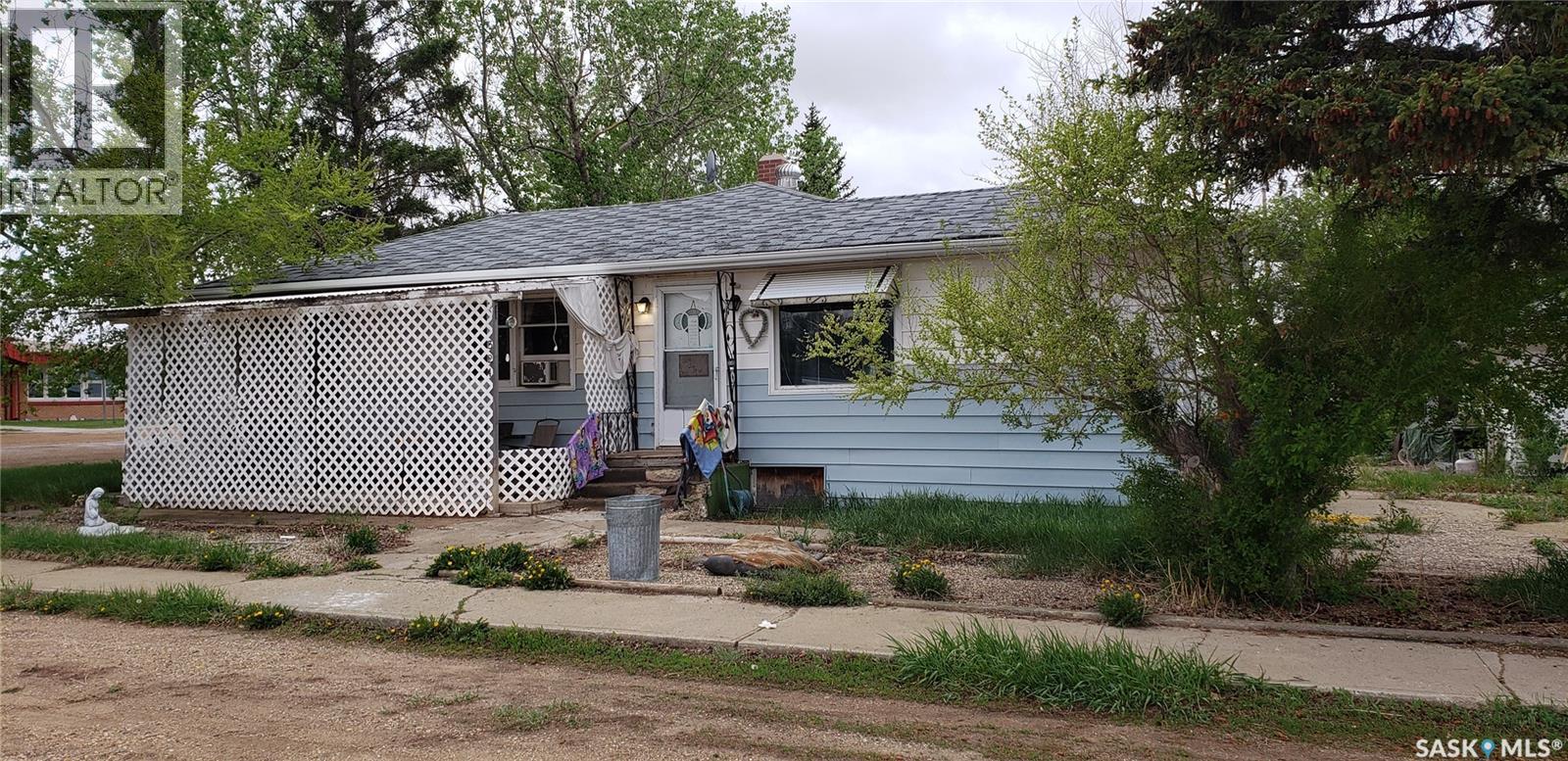 324 2 Street West, Lafleche, SK S0H 2K0
