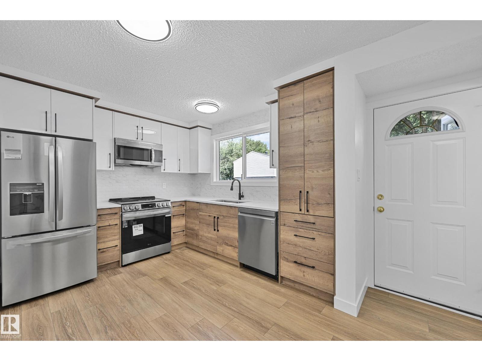 416 Hermitage Rd NW, Edmonton, AB T5A 3K9