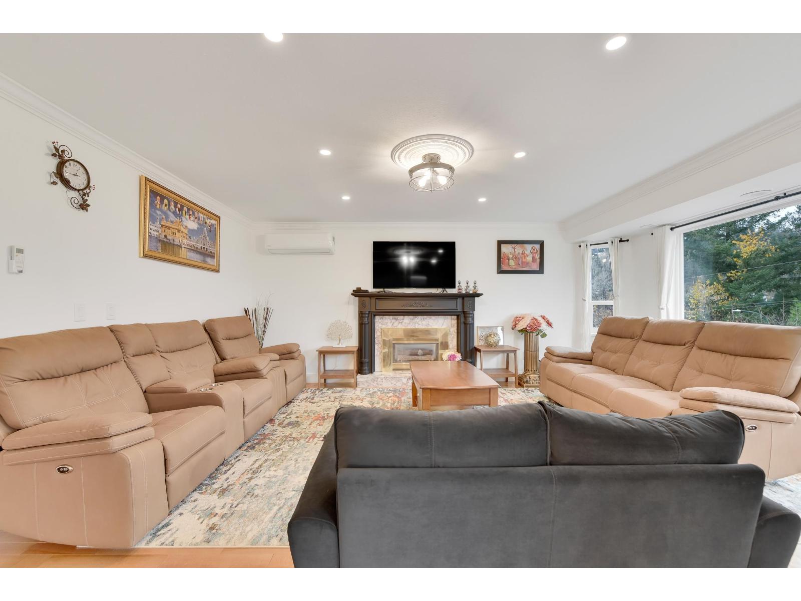 2215 Orchard Dr, Abbotsford, BC V3G 2B7