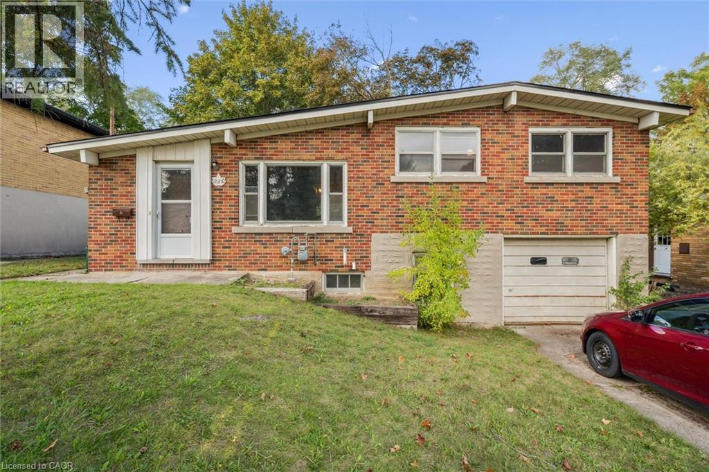 226 Dick St, Waterloo, ON N2L 1N4