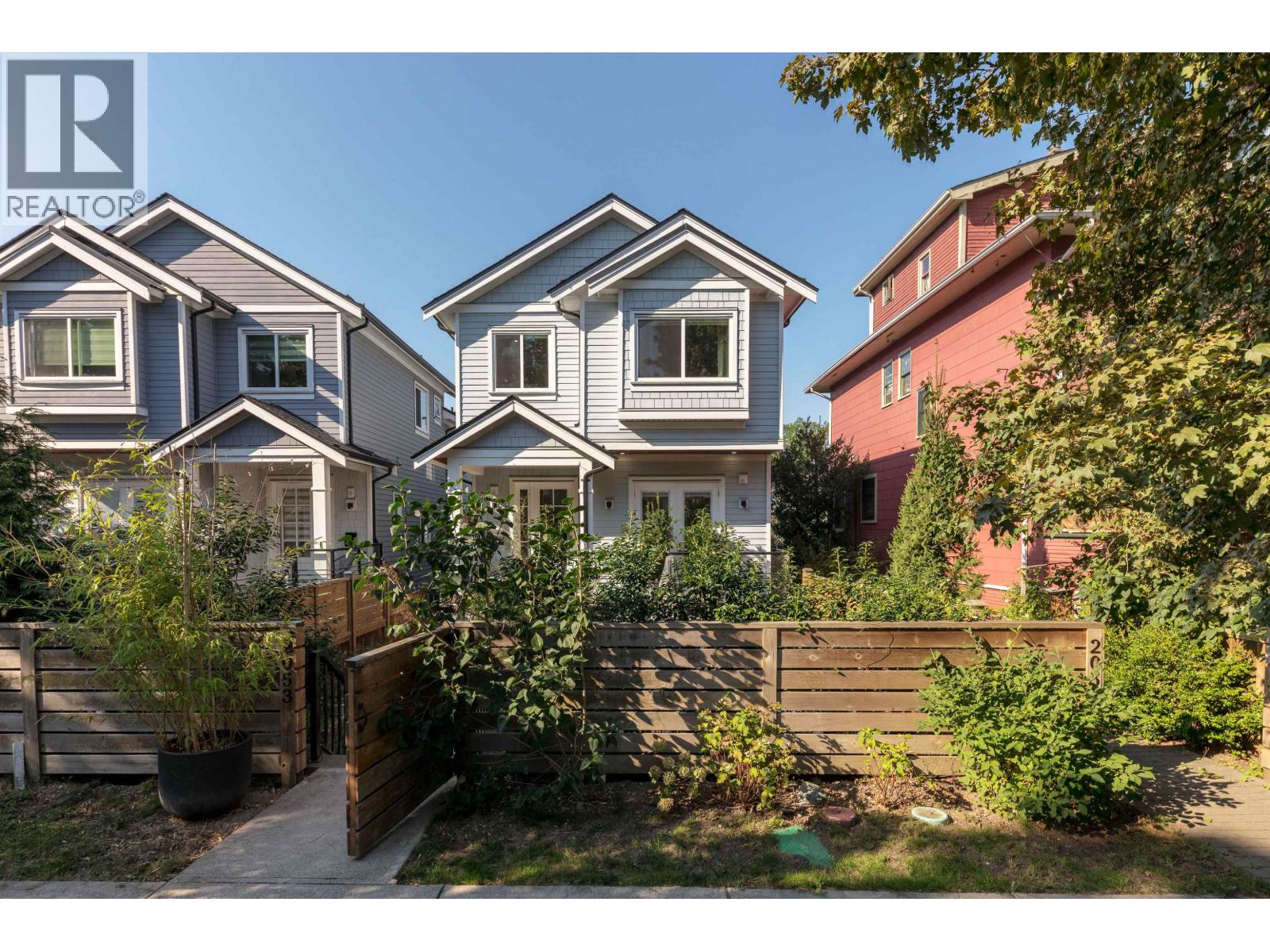 2055 Venables St, Vancouver, BC V5L 2J1