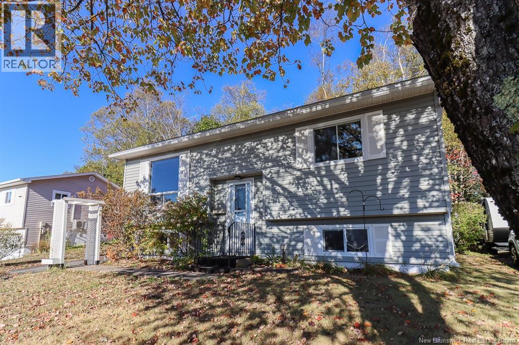 74 Birchwood Pl, Saint John, NB E2M 5G5