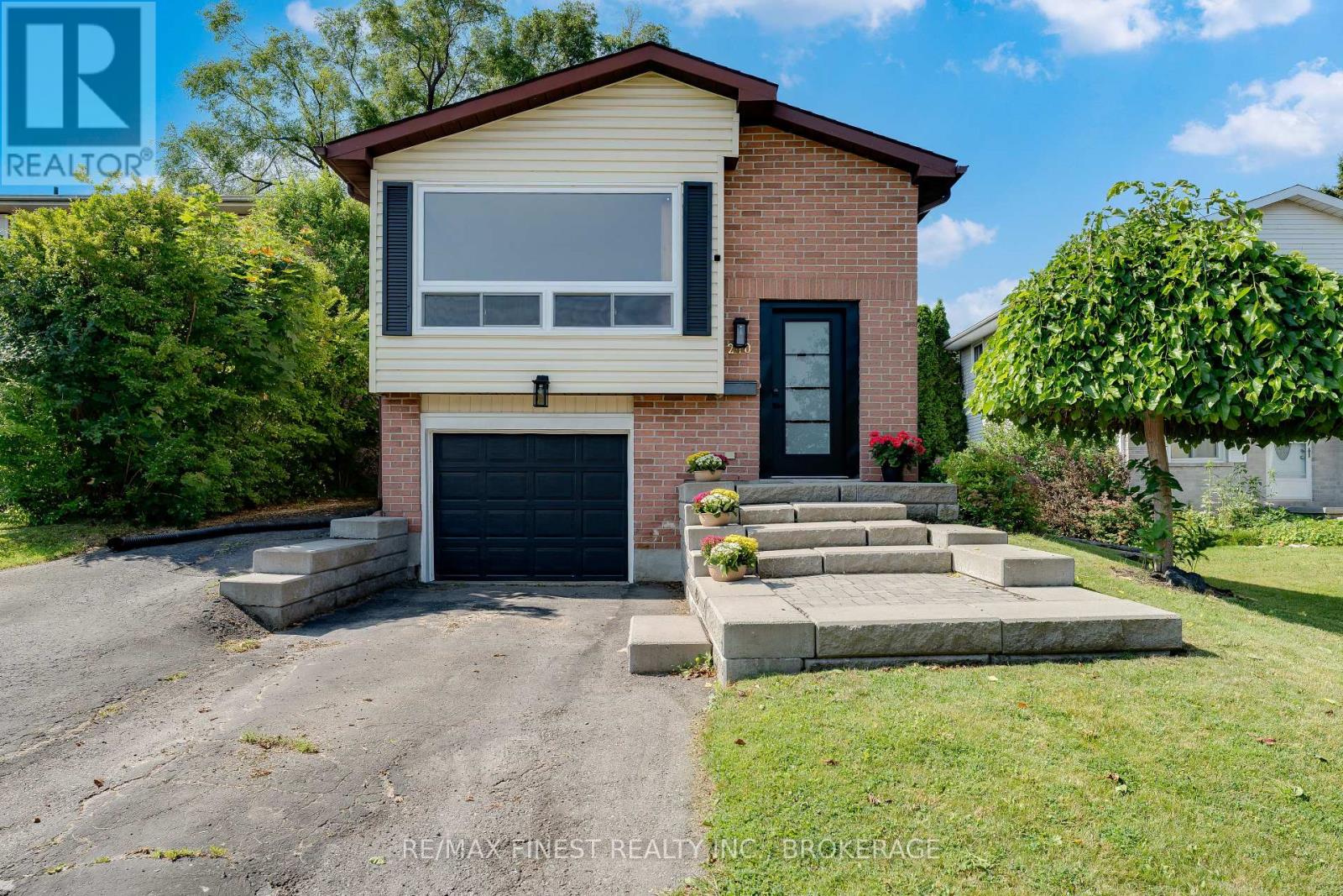 240 Old Quarry Rd, Kingston, ON K7M 7L2