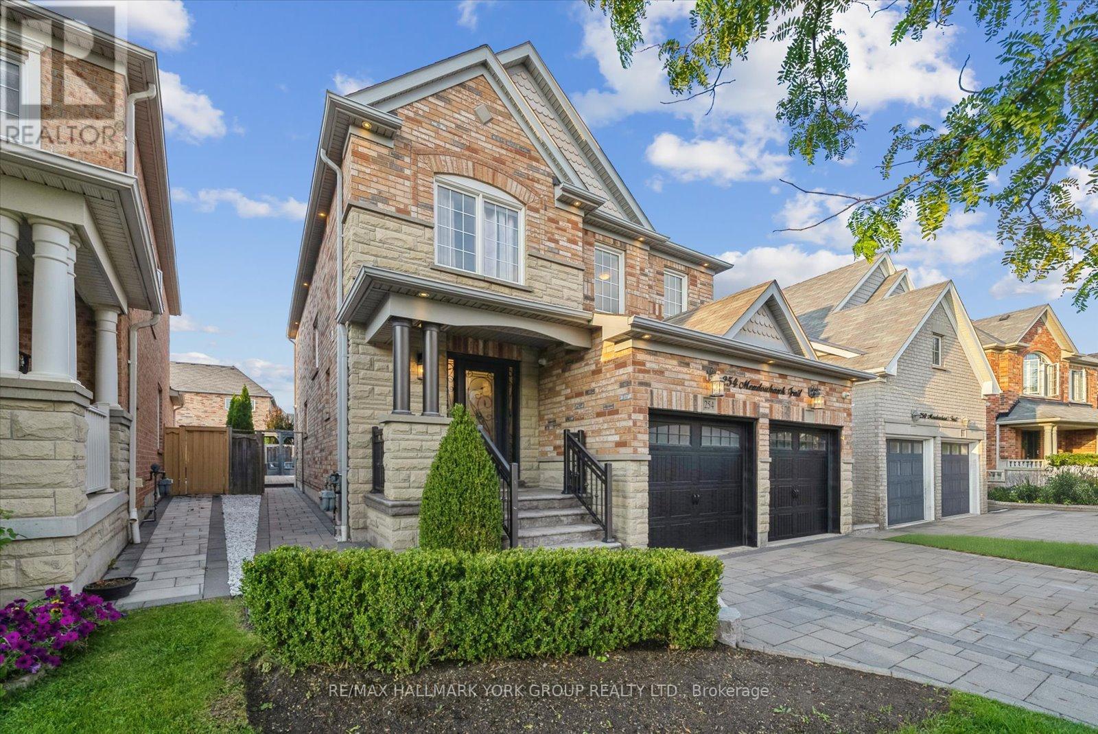 254 Meadowhawk Trl, Bradford West Gwillimbury, ON L3Z 2A4