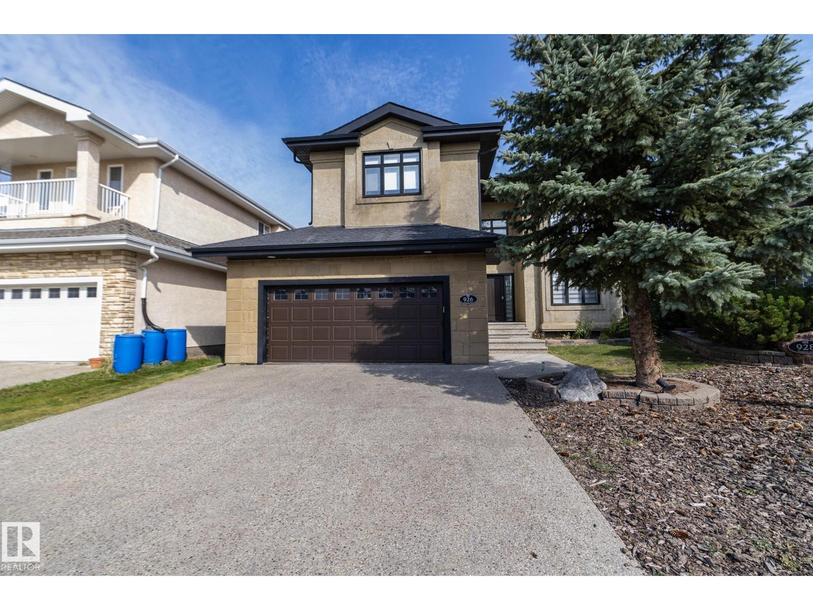 926 Thompson Pl NW, Edmonton, AB T6R 3K4