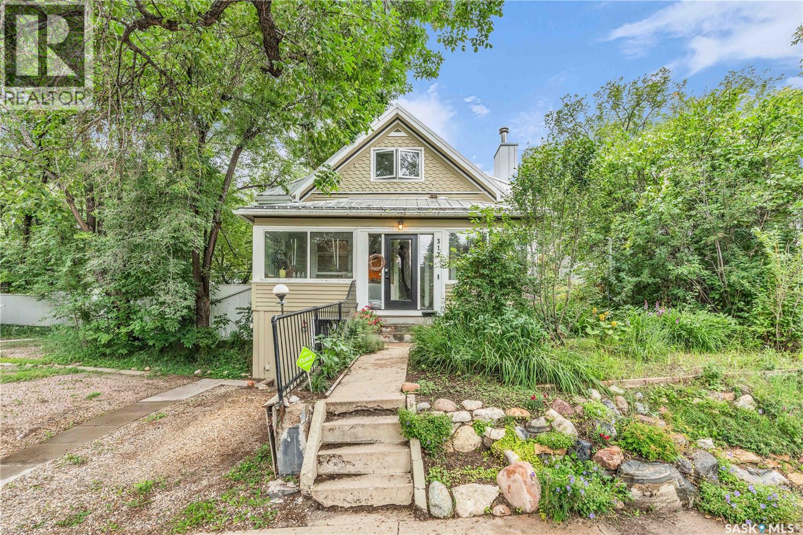 317 G Ave N, Saskatoon, SK S7L 1Z2