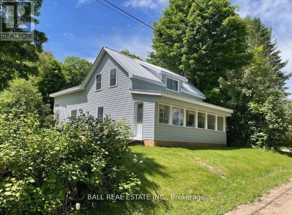 17 Battelle Rd, Bancroft, ON K0L 1C0