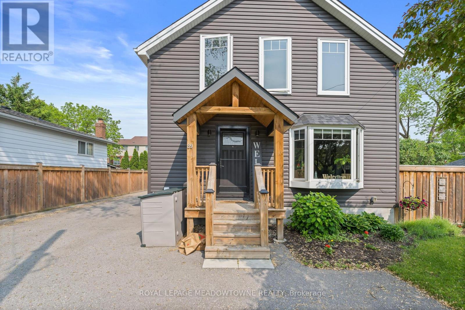 89 John St, Halton Hills, ON L7G 2J9