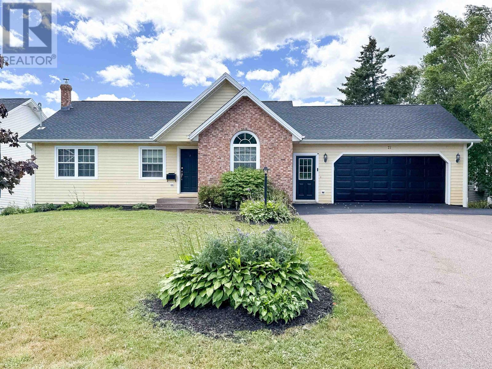 71 Parricus Mead Dr, Charlottetown, PE C1E 2H3