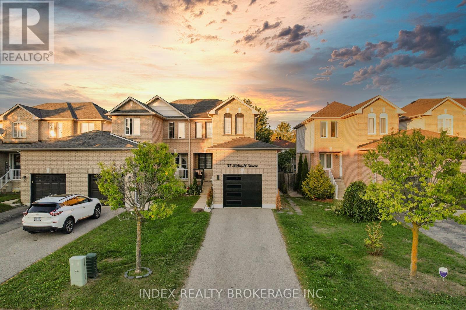37 Ridwell St, Barrie, ON L4N 0W8