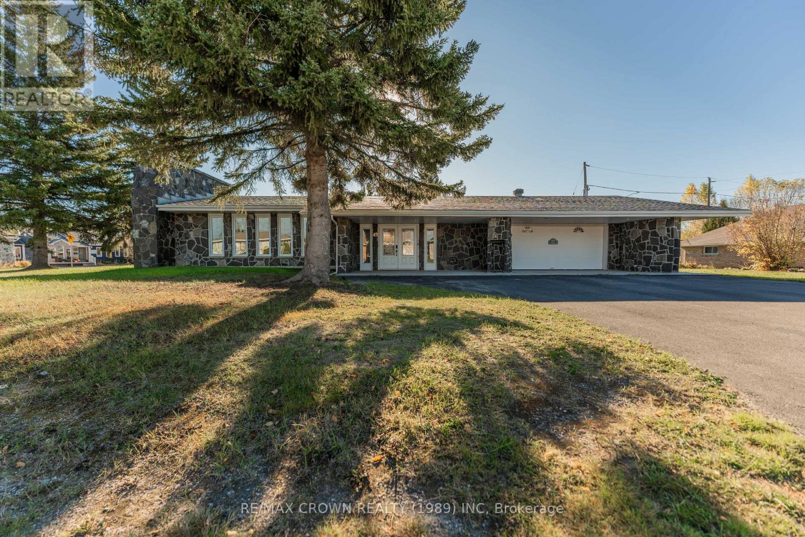 49 Hazel St, Kapuskasing, ON P5N 2Z7