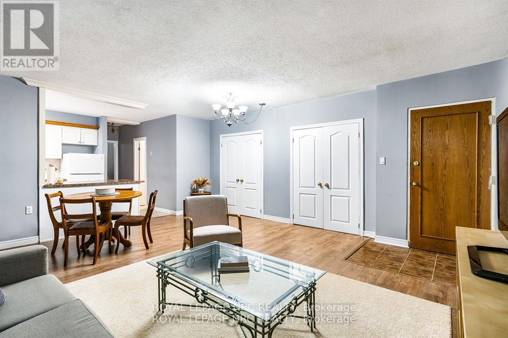 7 454 Carlton St, St. Catharines, ON L2M 4X1