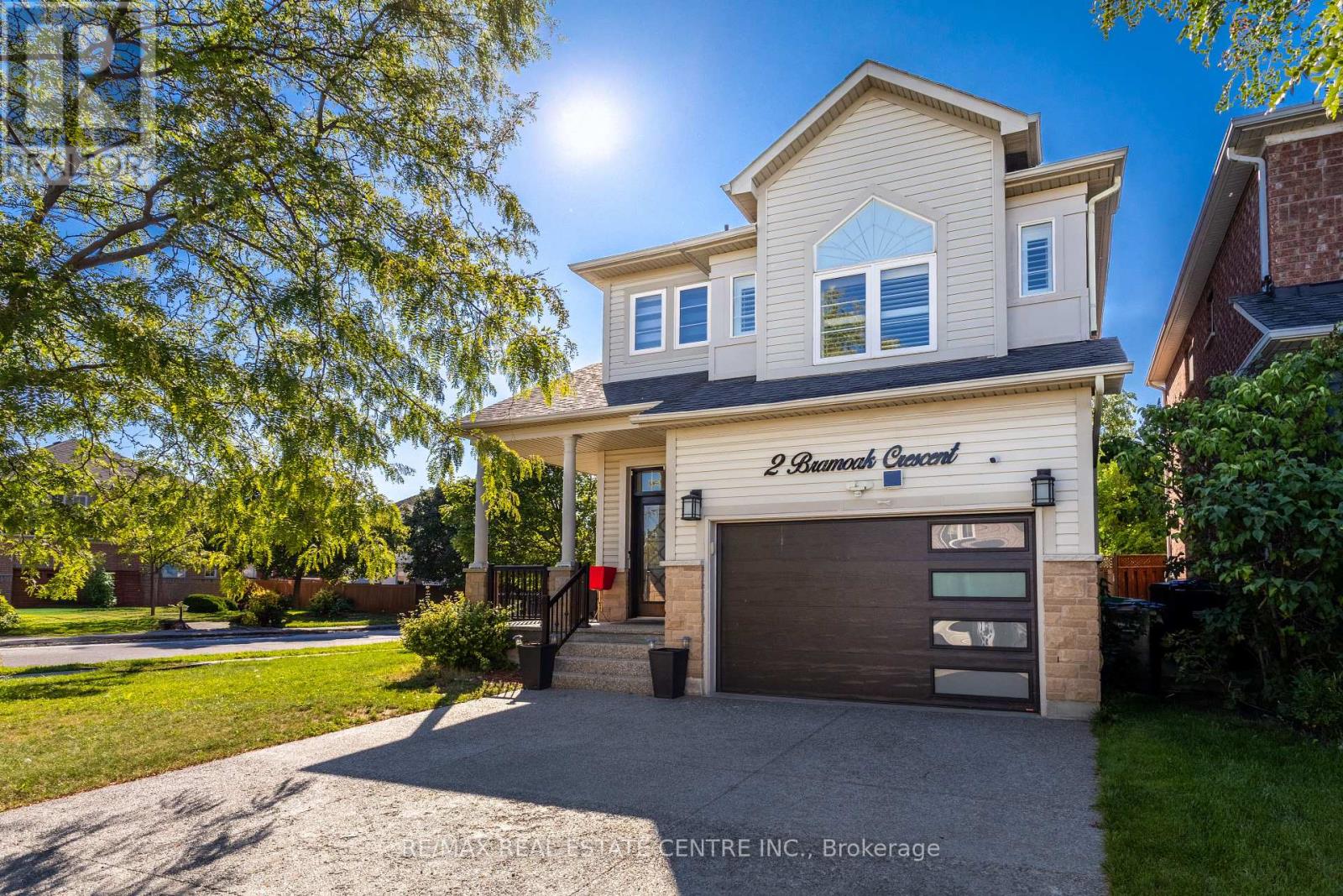 2 Bramoak Cres, Brampton Northwest Sandalwood Parkway, ON L7A 1T7