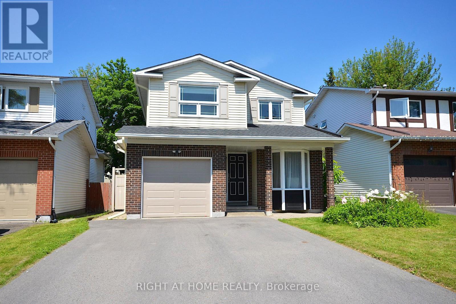 77 Winchester Dr, Ottawa, ON K2L 2R3