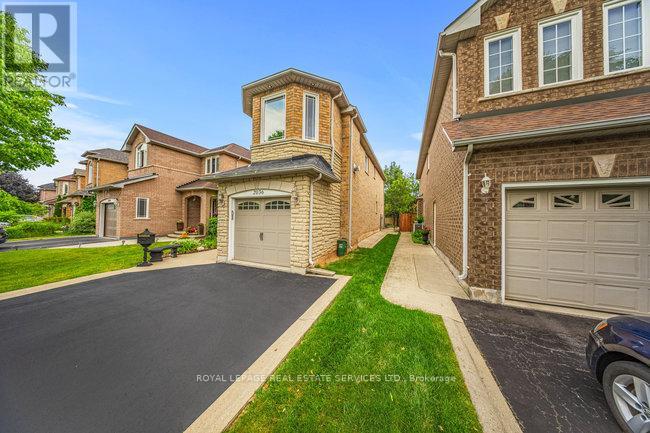 2036 Shady Glen Rd, Oakville, ON L6M 3R1