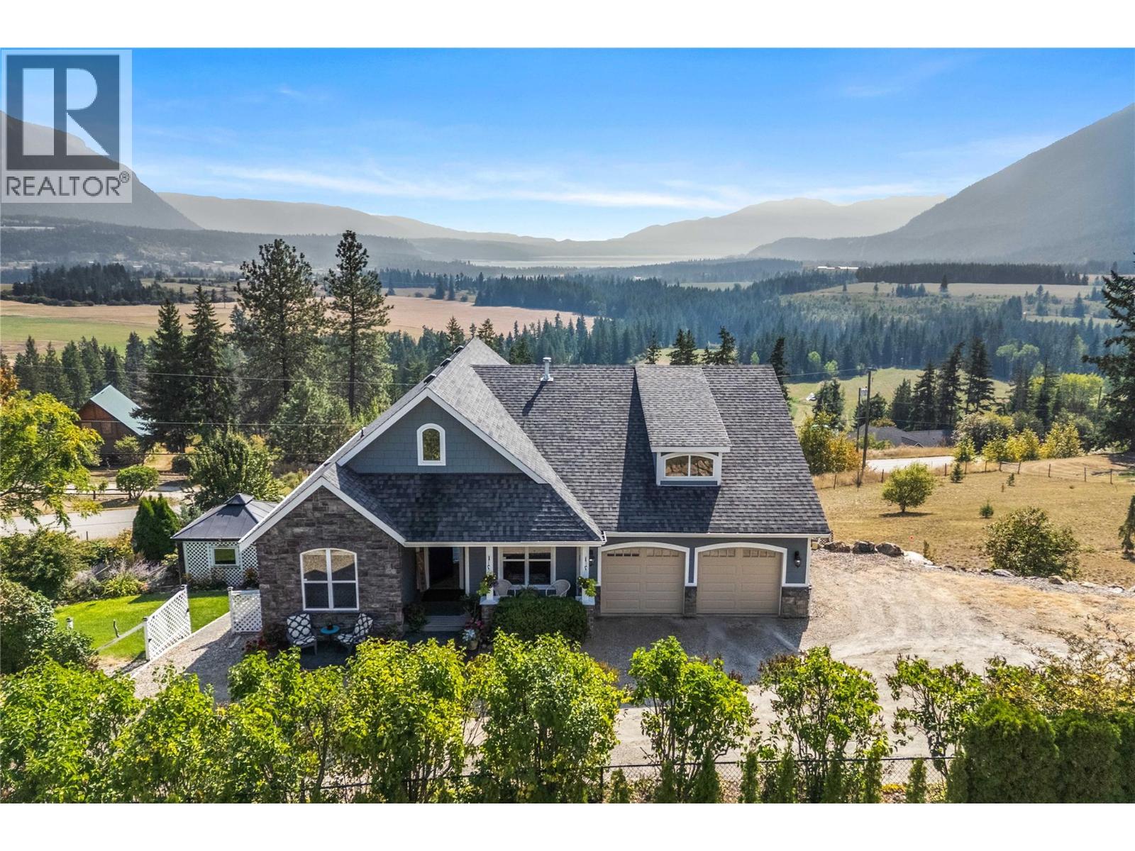 2754 Sun Ridge Pl, Tappen, BC V0E 2X3
