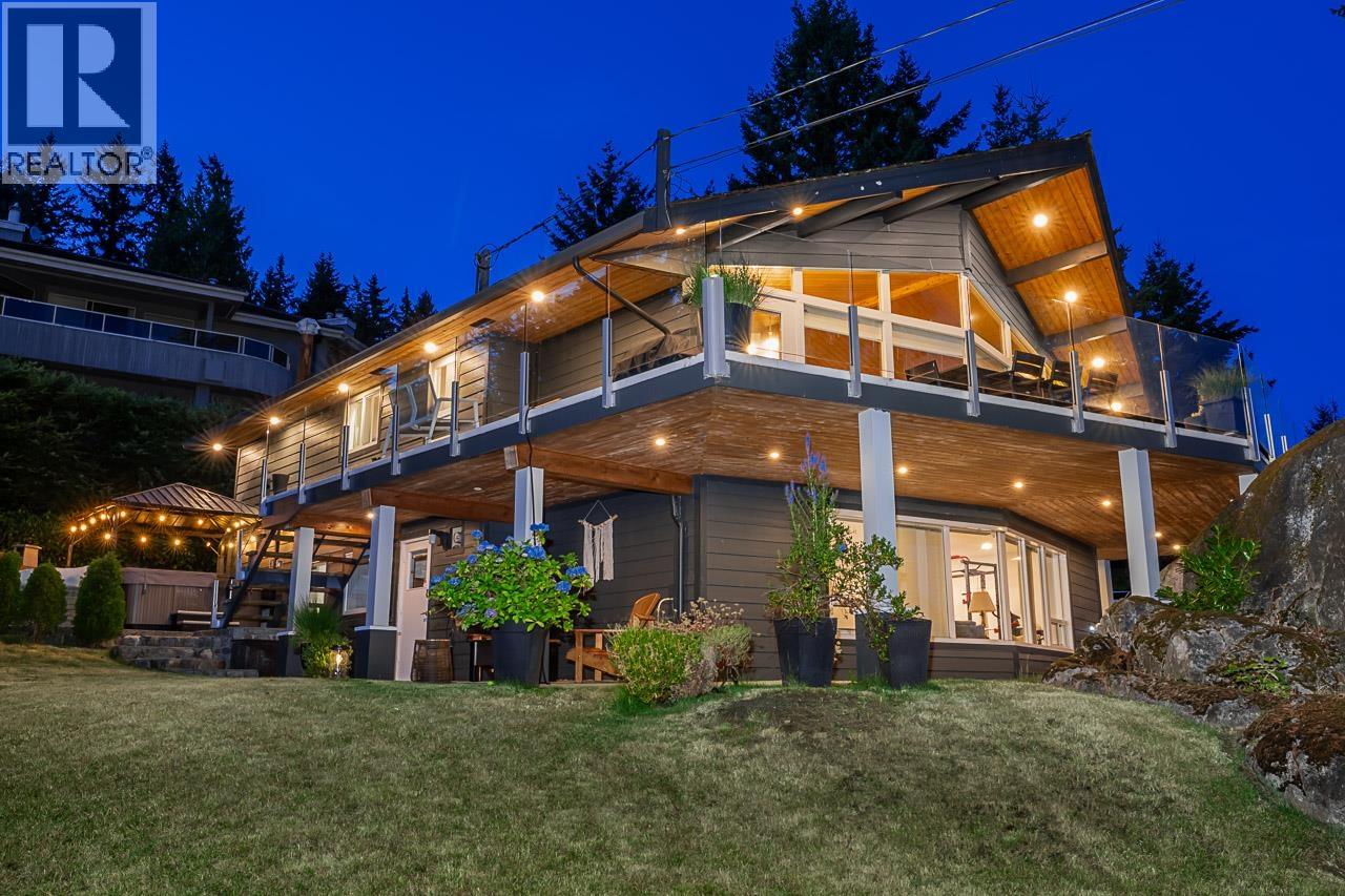 4375 Woodcrest Rd, West Vancouver, BC V7S 2V9