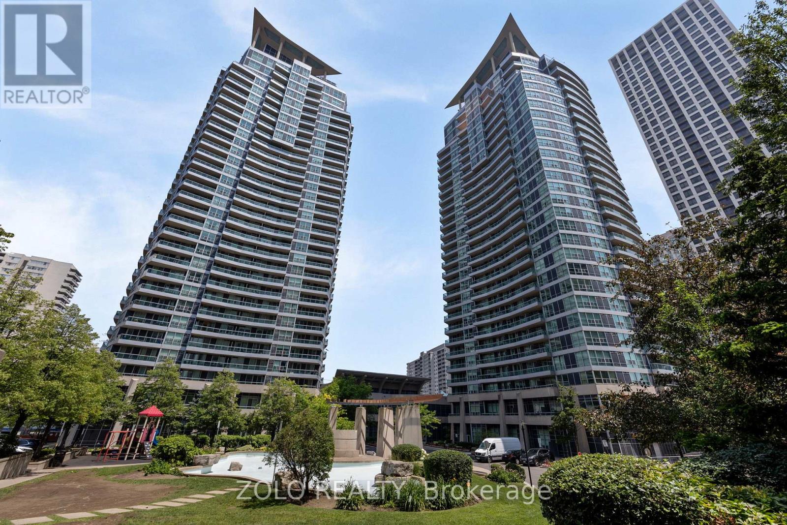 611 1 Elm Dr W, Mississauga, ON L5B 4M1