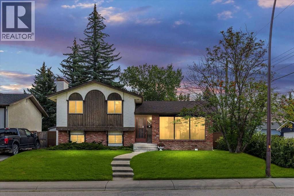 3043 Cedar Ridge Dr SW, Calgary, AB T2W 2B3