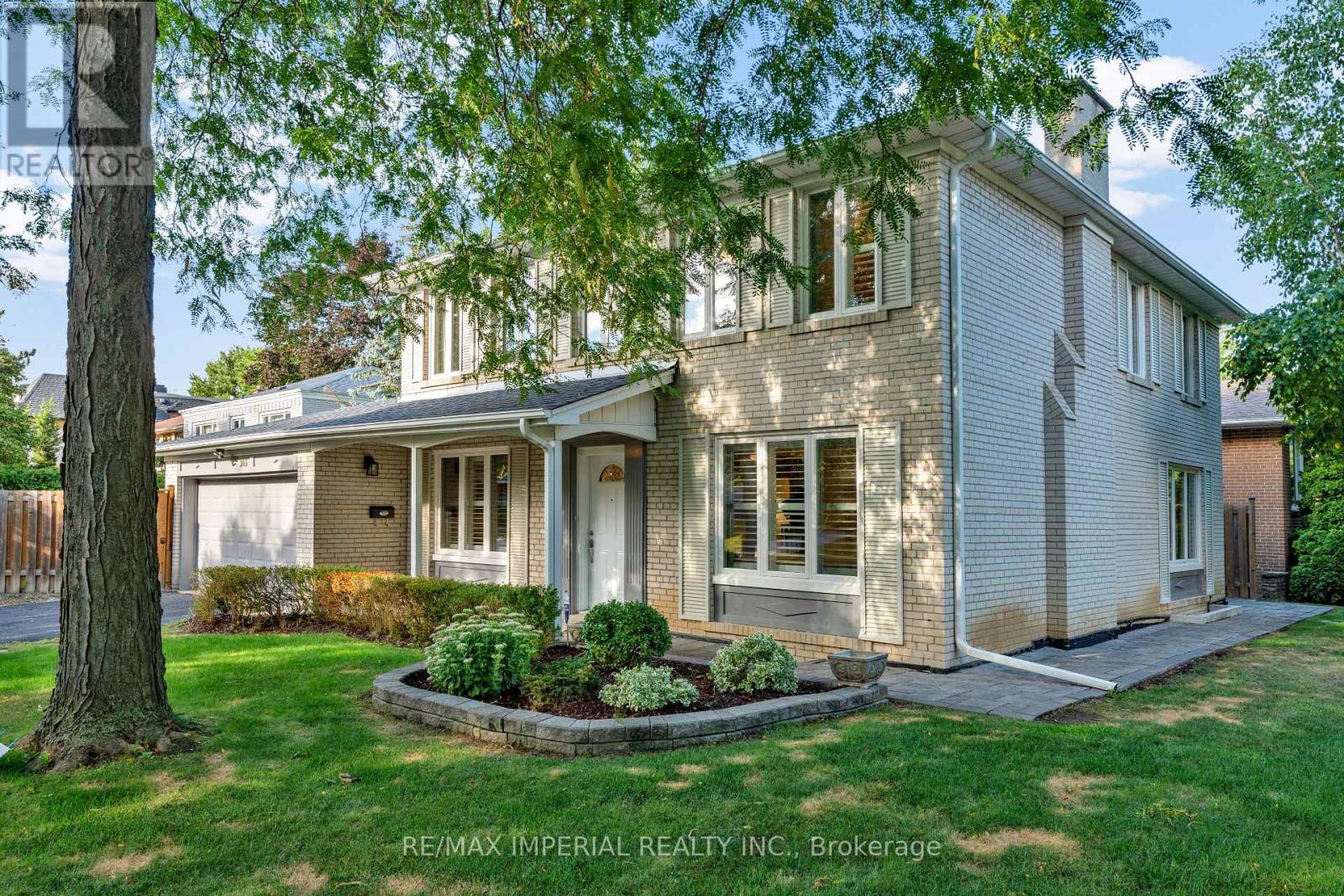 263 Upper Highland Cres, Toronto, ON M2P 1V4