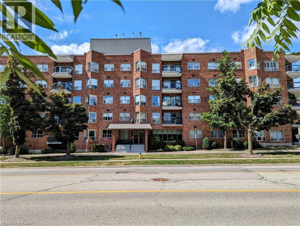300 Keats Way Unit 407, Waterloo, ON N2L 6E6